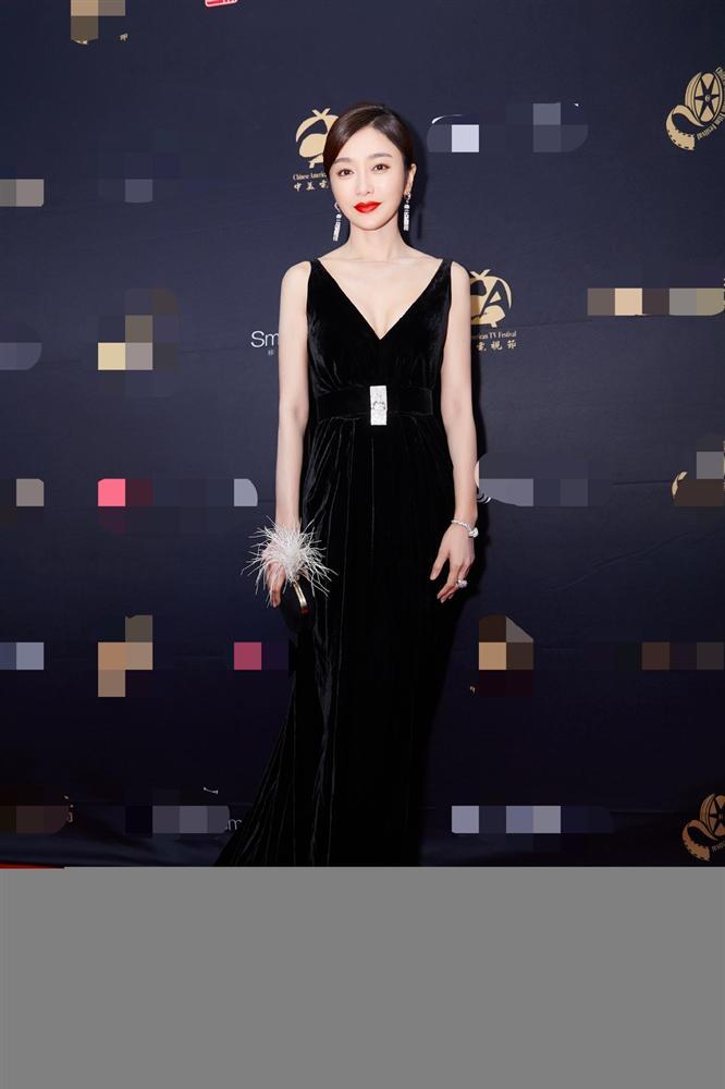 Phú Sát hoàng hậu Tần Lam xứng danh gái ngoan Cbiz, nhiều lần tự may đồ cho bớt hở-5