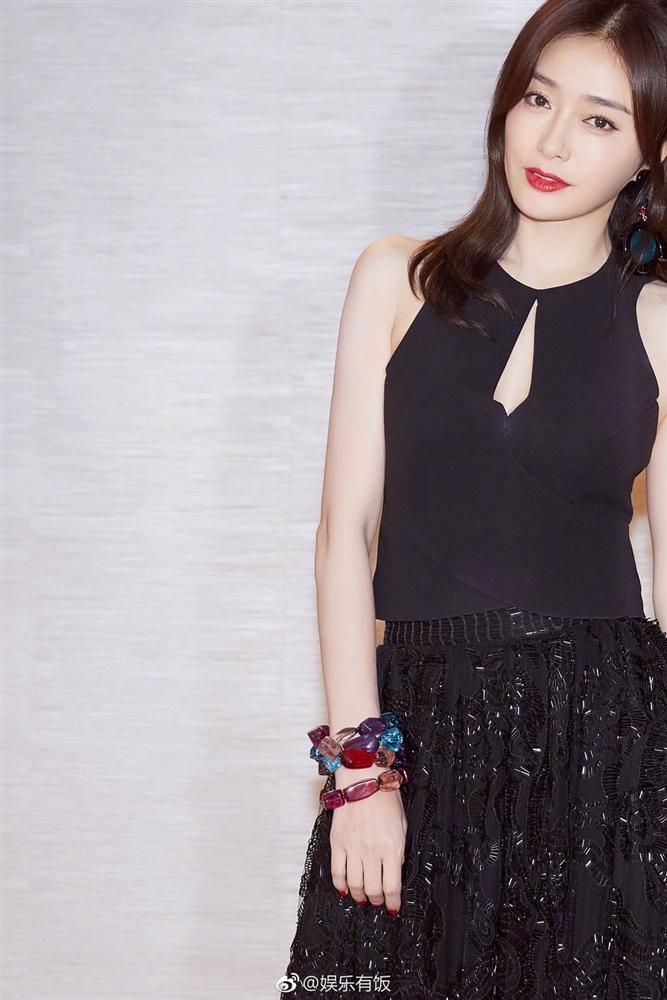 Phú Sát hoàng hậu Tần Lam xứng danh gái ngoan Cbiz, nhiều lần tự may đồ cho bớt hở-7