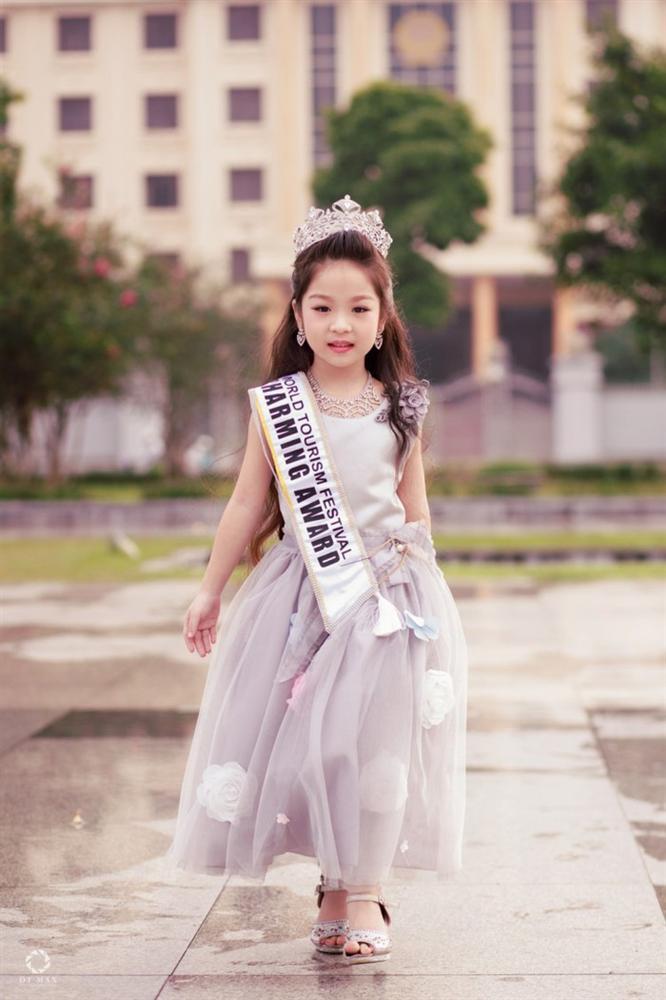 Cô bé Việt mới 6 tuổi đã đăng quang ngôi Hoa hậu tầm cỡ thế giới khiến nhiều người ngỡ ngàng-6