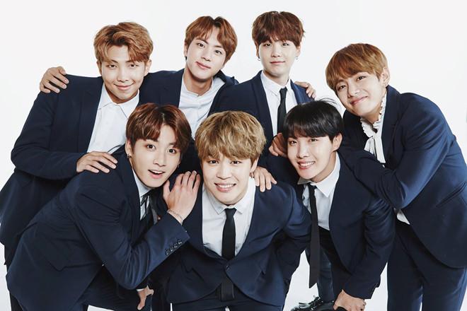 BTS: Hiện tại, BTS được đánh giá là nhóm nhạc nam số một tại Kpop. 7 thần tượng nhà Big Hit đang hoàn thành những đêm diễn cuối cùng trong khuôn khổ tour vòng quanh thế giới Love Yourself. BTS sẽ có lần đầu tiên đặt chân đến “thánh đường” Tokyo Dome vào ngày 13 và 14/11/2018. Và đây sẽ là cột mốc quan trọng để BTS tiếp tục chinh phục thành công trong tương lai.