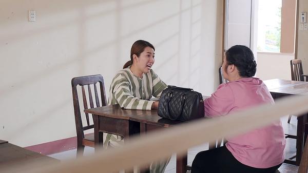 Gạo nếp gạo tẻ tập 80: Ngồi trong tù mà Thúy Ngân vẫn lớn tiếng trách cha mắng chị không giúp mình-2