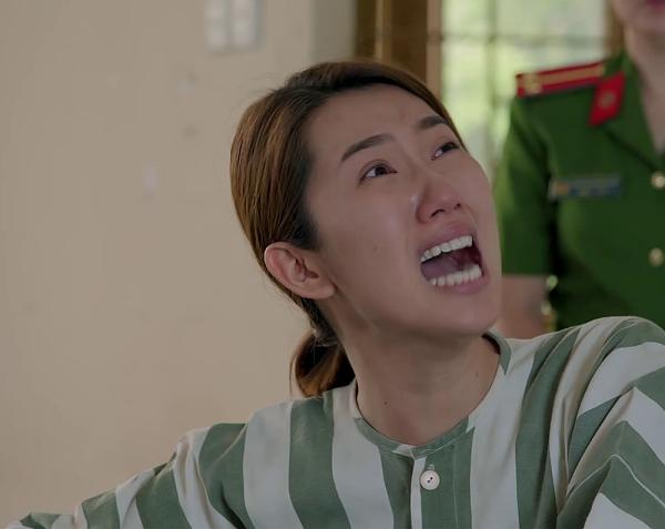 Gạo nếp gạo tẻ tập 80: Ngồi trong tù mà Thúy Ngân vẫn lớn tiếng trách cha mắng chị không giúp mình-3