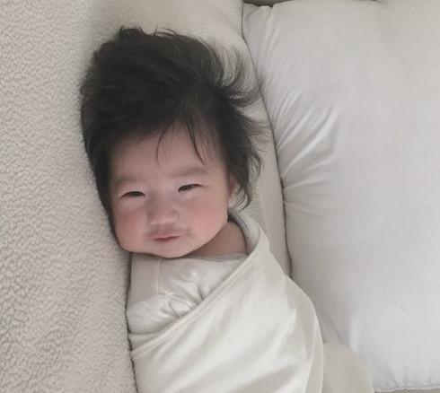Cậu bé mặt trời Hàn Quốc mới một tuổi đã thành hiện tượng mạng-4