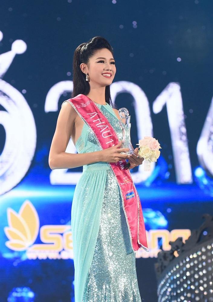 Á hậu Thanh Tú đăng ảnh nắm tay người tình bí ẩn giữa tin đồn lên xe hoa cuối năm nay-1