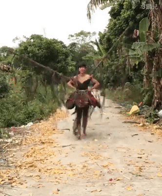 HHen Niê không cần lấy ý tưởng trang phục truyền thống ở đâu xa khi ngay tại đây đã có 10 thiết kế cây nhà lá vườn cực chất-3