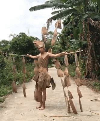 HHen Niê không cần lấy ý tưởng trang phục truyền thống ở đâu xa khi ngay tại đây đã có 10 thiết kế cây nhà lá vườn cực chất-8