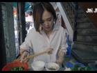 Phản ứng của cô gái Nhật Bản trong lần đầu ăn bún đậu mắm tôm