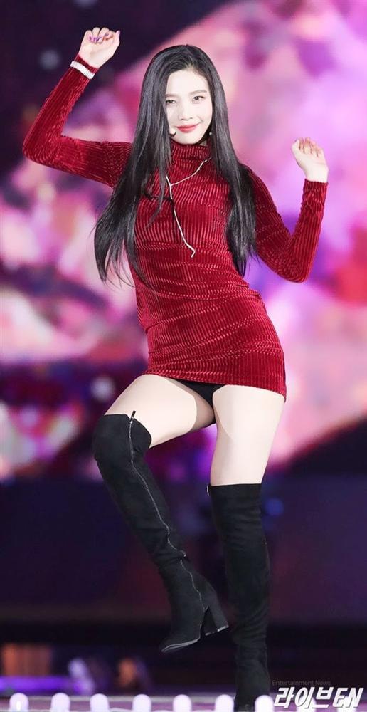 Red Velvet liên tục gây tranh cãi vì hớ hênh trên sân khấu-3