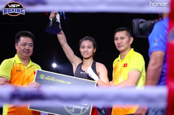 2 thiếu nữ Việt toàn thắng tại Boxing Victory8-2