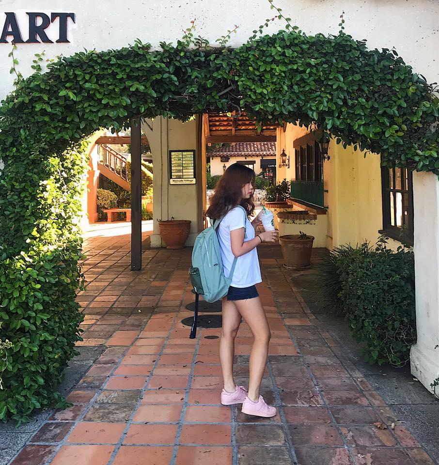 Ngoài được mẹ tặng xe tiền tỉ, con gái sinh năm 2000 của Hoa hậu Thu Hoài có cuộc sống thế nào trên đất Mỹ?-11