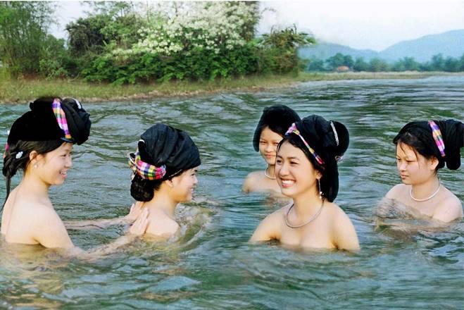 Bí ẩn dòng suối khiến con gái Thanh Hóa xuống tắm tiên là có làn da trắng nõn-5