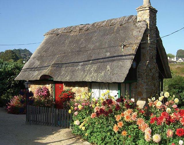 Thị trấn đẹp như cổ tích nhưng lại có một quy định rất kỳ quặc với phụ nữ-6