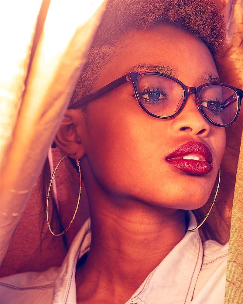 Đại diện Kenya xuất hiện khiến HHen Niê không còn là thí sinh tóc tém duy nhất tại Miss Universe 2018-7