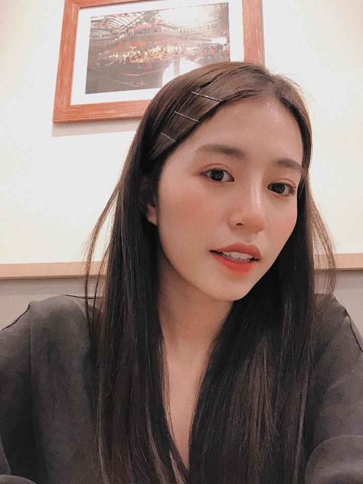 Trang Lou bị lép vế khi khoe ảnh em gái họ cùng chung chăn gối cả thời tuổi thơ-11