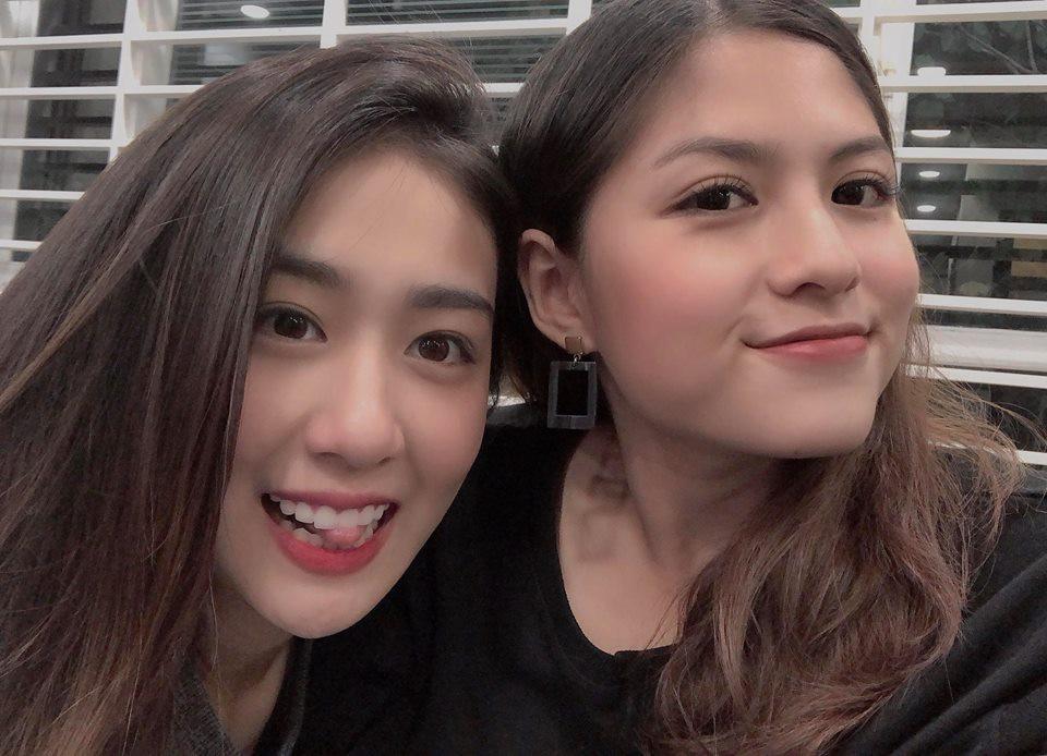 Trang Lou bị lép vế khi khoe ảnh em gái họ cùng chung chăn gối cả thời tuổi thơ-1