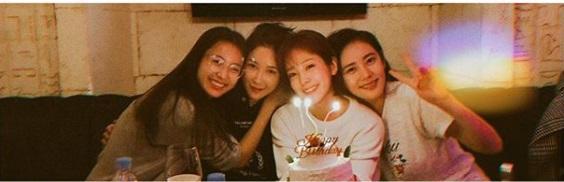 Mỹ nhân Hoàng tử gác mái tổ chức sinh nhật giản dị cùng hội chị em showbiz-1