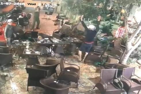 Nổ súng khống chế hàng chục đối tượng hỗn chiến trong đêm-1