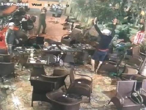 TPHCM: Khẩn trương điều tra vụ nổ nhiều phát súng, bắn người giữa khu dân cư-5