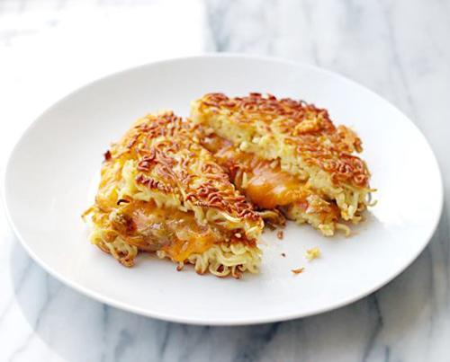 Vợ biến mì tôm thành 6 món sang chảnh chẳng đụng hàng ai khiến chồng ngất ngây đòi ăn mãi-3