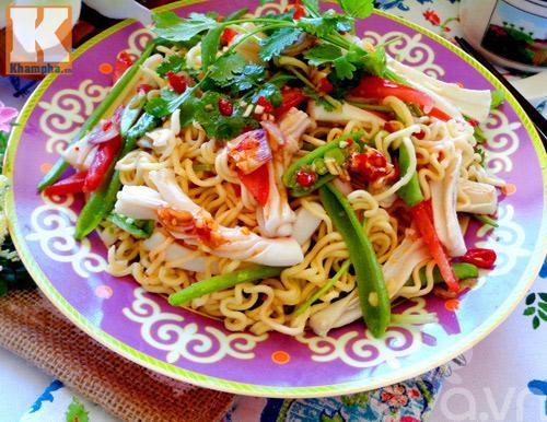 Vợ biến mì tôm thành 6 món sang chảnh chẳng đụng hàng ai khiến chồng ngất ngây đòi ăn mãi-6