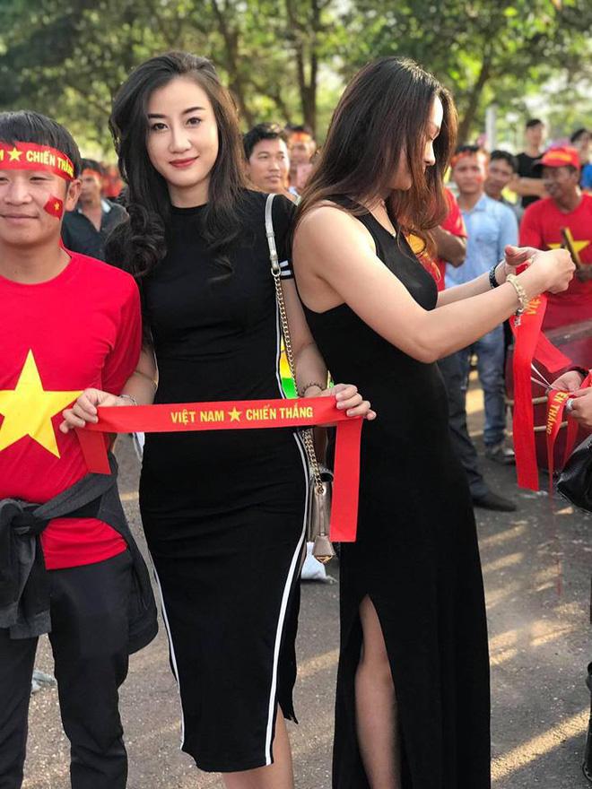 Tìm ra nữ cổ động viên HOT hơn cả chiến thắng 3 - 0 trong ngày đầu ra quân của đội tuyển Việt Nam tại AFF Cup 2018-1