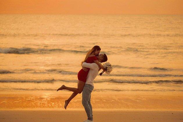 Mỹ nam ĐT Thái Lan và cuộc tình đẹp như cổ tích với cô vợ vừa xinh đẹp lại tài giỏi-7