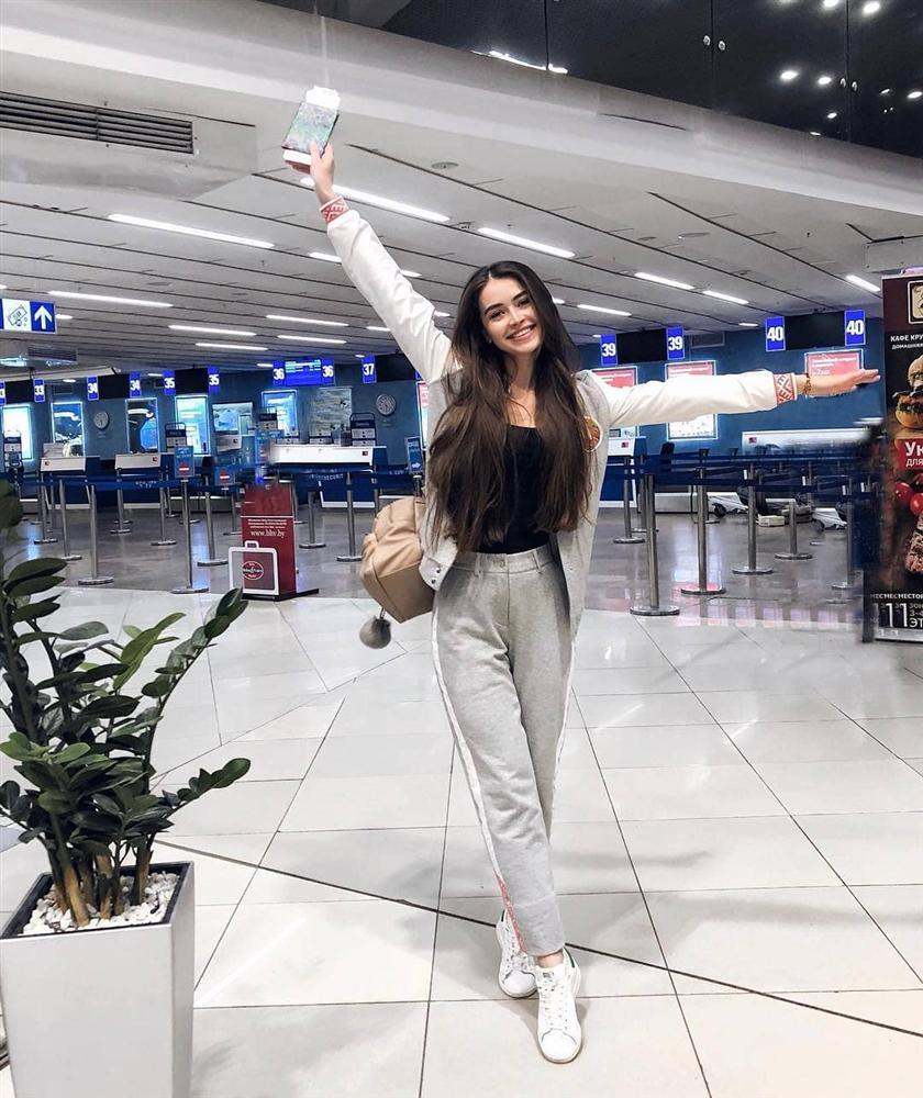 Sát giờ khởi hành sang Trung Quốc, Tiểu Vy bất ngờ lọt top 15 người đẹp sáng giá nhất Miss World 2018-17