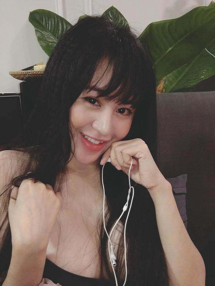 Sửa nát ngực - đập mặt xây lại, giờ đôi môi bà Tưng cũng không còn là của nhà làm ra nữa rồi-1