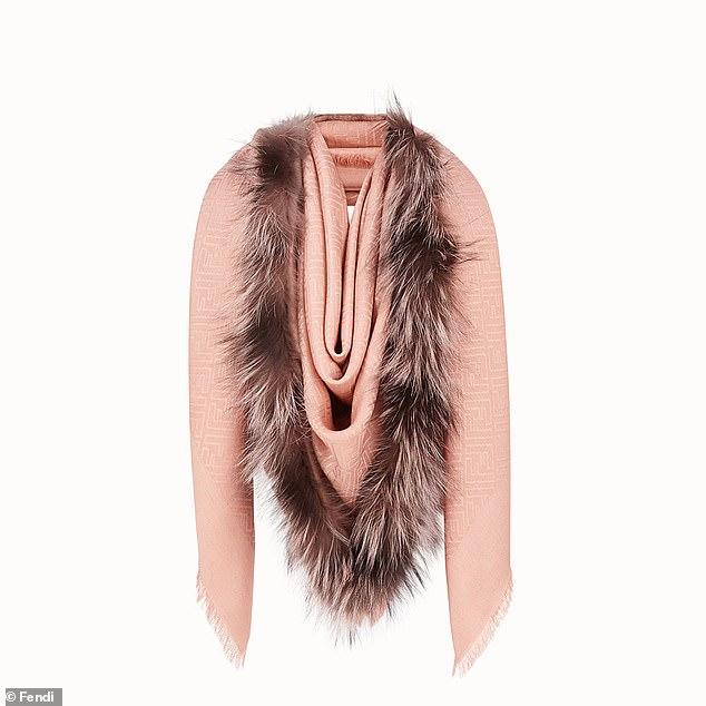 YSL gây shock với mẫu khuyên tai và vòng đeo cổ hình bộ phận sinh dục nam giá hơn 20 triệu đồng-5