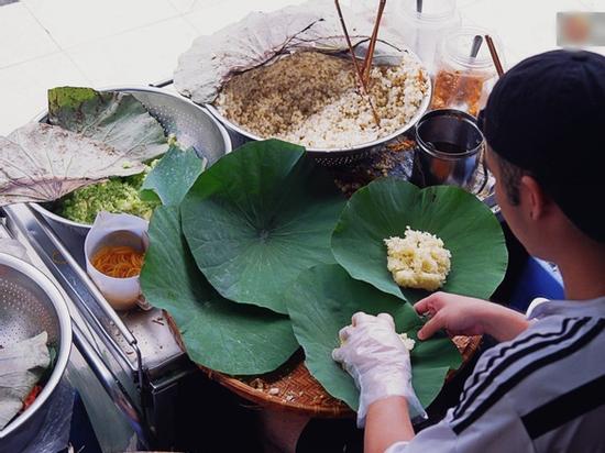 Quán ăn đông nghịt khách, chỉ bán vài tiếng là hết veo ở Sài Gòn