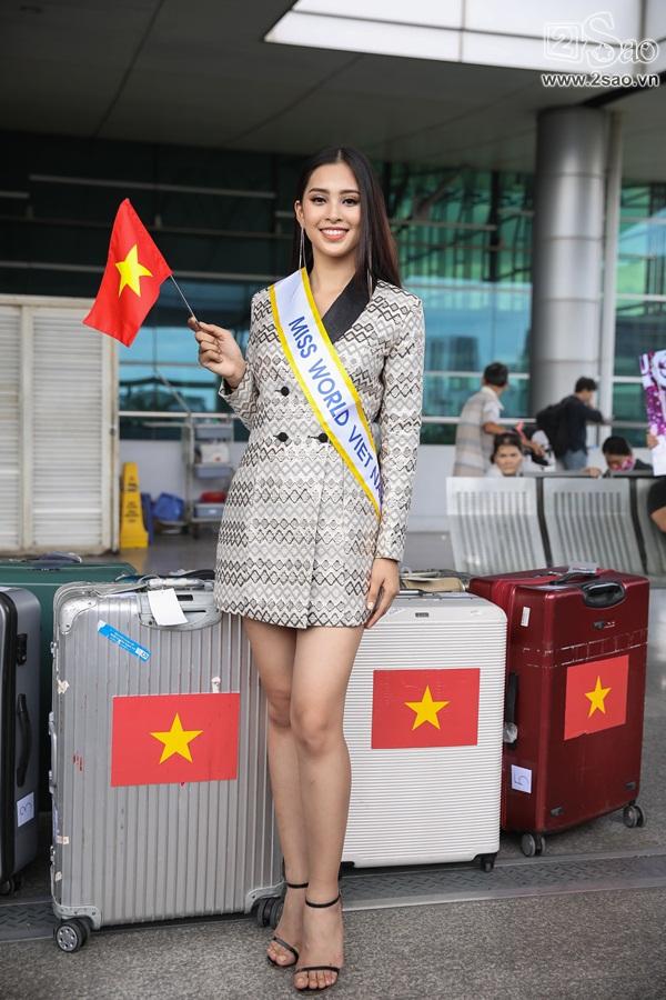 Trần Tiểu Vy xuất hiện xinh như hoa tại sân bay, chính thức lên đường chinh chiến Hoa hậu Thế Giới 2018-12
