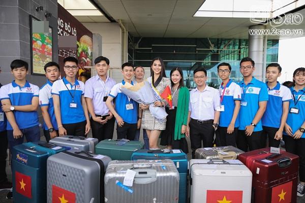 Trần Tiểu Vy xuất hiện xinh như hoa tại sân bay, chính thức lên đường chinh chiến Hoa hậu Thế Giới 2018-7