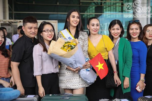 Trần Tiểu Vy xuất hiện xinh như hoa tại sân bay, chính thức lên đường chinh chiến Hoa hậu Thế Giới 2018-8