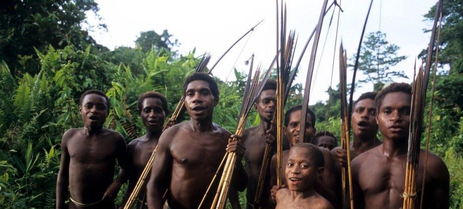 Bộ lạc từng ăn thịt người, sống hoang dã và nguyên thủy nhất thế giới-1