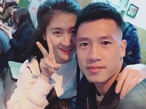 Bạn gái 9X xinh như hot girl, yêu 3 năm của cầu thủ Huy Hùng