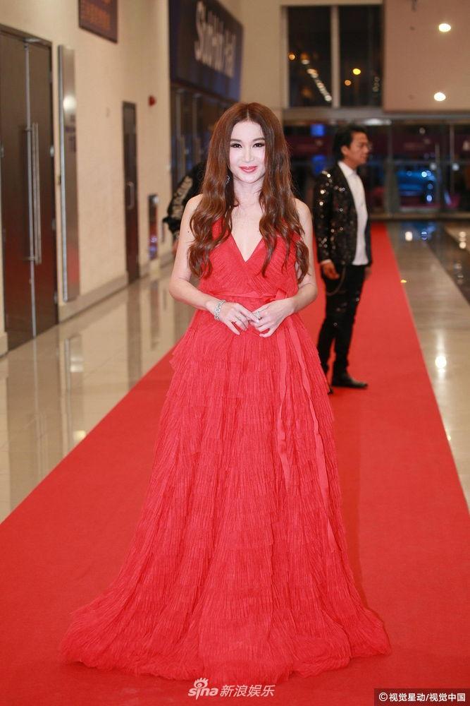 Đát Kỷ Ôn Bích Hà lộ mặt cứng đờ, đọ sắc bên các đàn em Trương Quân Ninh, Ngô Cẩn Ngôn-5