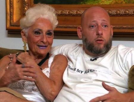 Bí mật giúp cụ bà 82 tuổi khiến bạn trai 39 tuổi đam mê nồng nàn-1