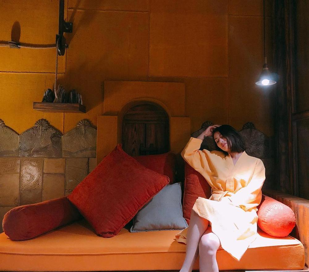 Sau khoảnh khắc không mảnh vải che thân, Hồng Quế lại gây sốc công khai hình xăm lớn ngay vùng tam giác kín-2