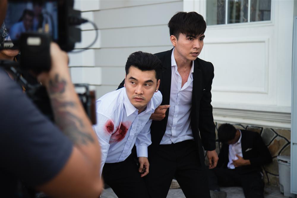 Làm kiều nữ của ông trùm Ưng Hoàng Phúc, Kim Cương bị đánh bầm dập-2