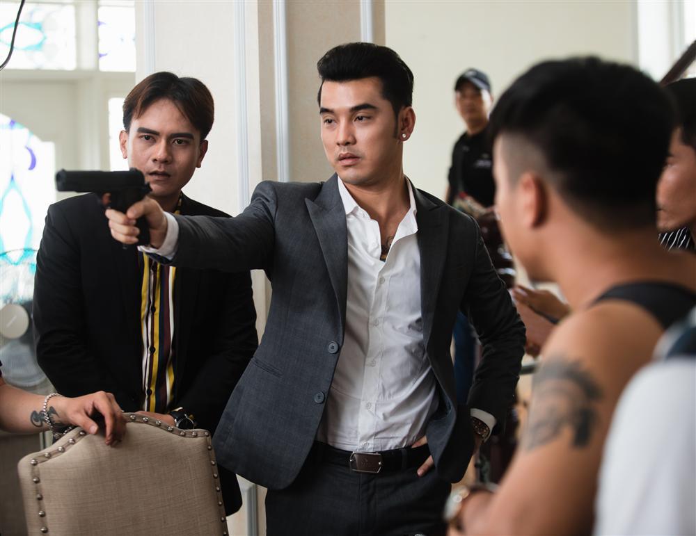 Làm kiều nữ của ông trùm Ưng Hoàng Phúc, Kim Cương bị đánh bầm dập-3