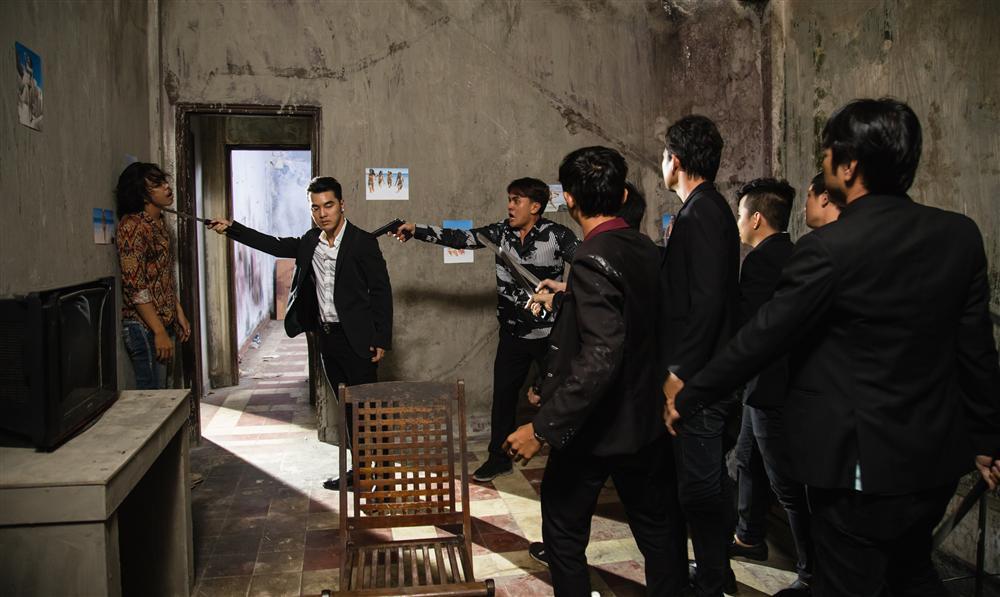 Làm kiều nữ của ông trùm Ưng Hoàng Phúc, Kim Cương bị đánh bầm dập-5