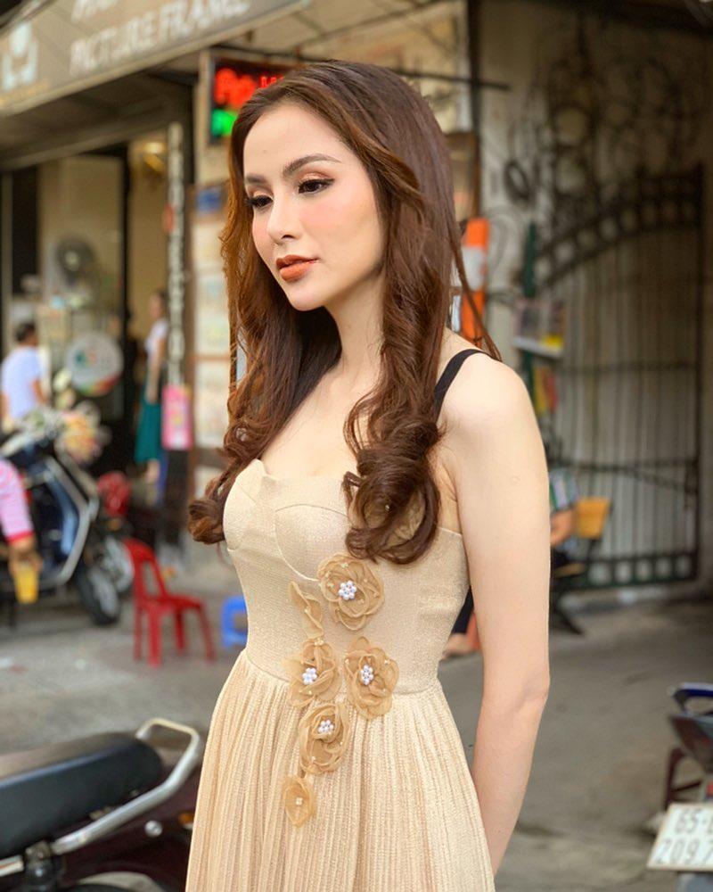 Hoa hậu Diễm Hương gây xôn xao với gương mặt bị nghiệp đoàn mạng nhận xét chẳng khác nào búp bê hư-3