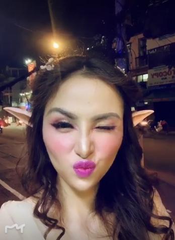 Hoa hậu Diễm Hương gây xôn xao với gương mặt bị nghiệp đoàn mạng nhận xét chẳng khác nào búp bê hư-9