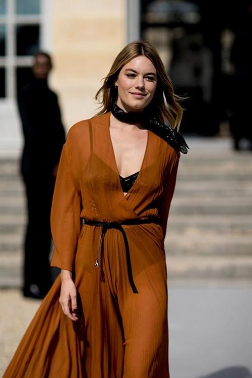 Người phụ nữ băn khoăn có nên mặc áo lót đi làm và câu trả lời bất ngờ-1