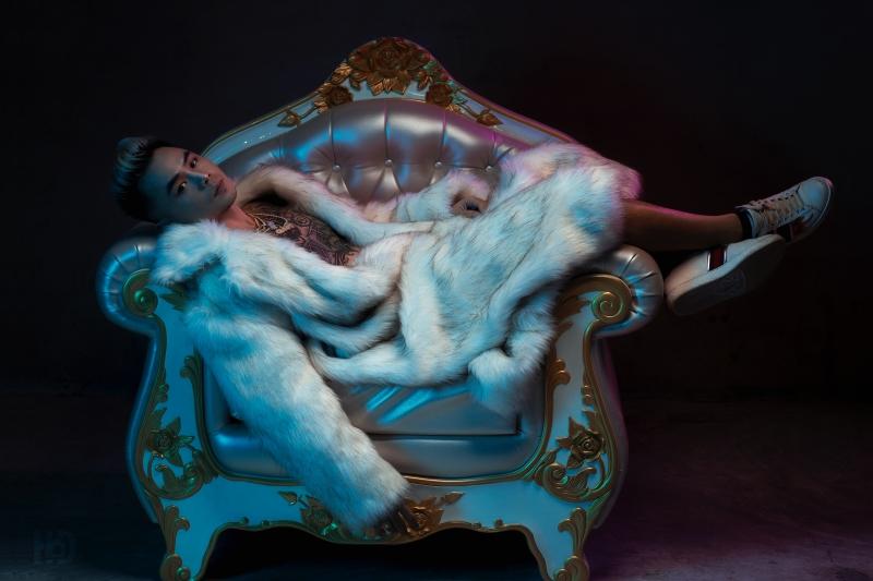 Quý ông từng được Lại Văn Sâm khen ngợi Binz đang là cái tên được săn lùng nhất giới Underground-2