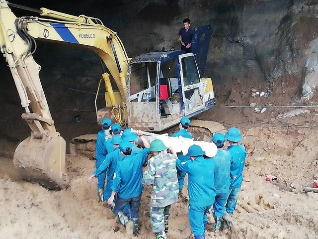Hòa Bình: Tìm thấy một thi thể trong vụ sập hầm vàng-1