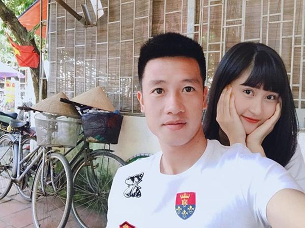Không ngờ dàn WAGs tuyển Việt Nam lại có cô gái gợi cảm thế này!-2