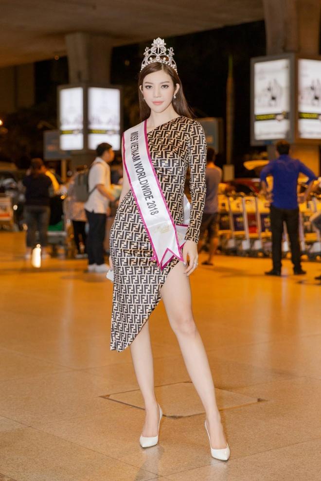 CUỘC CHIẾN THẢM ĐỎ: Hoa hậu Tiểu Vy - Ninh Dương Lan Ngọc diện váy xẻ hông cao tít tắp lấn át dàn mỹ nhân-2