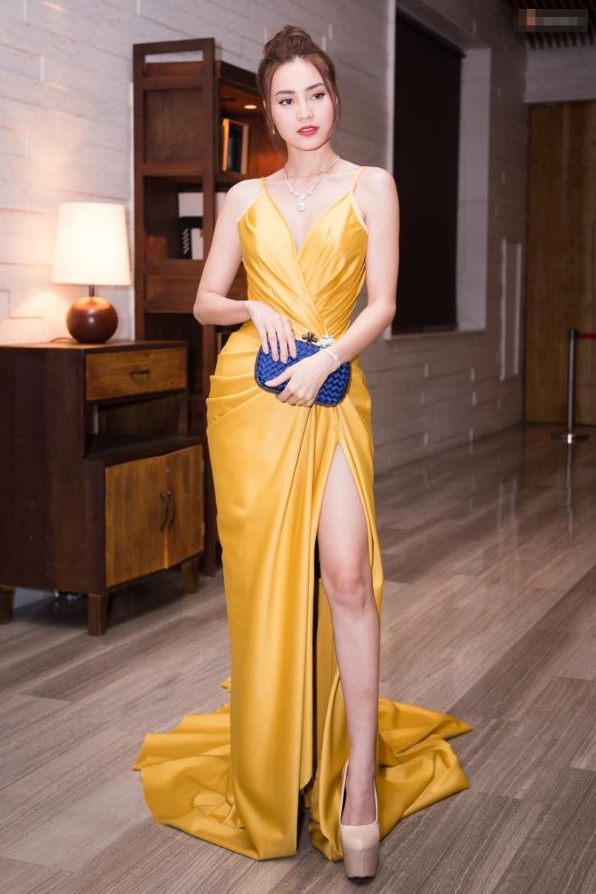 CUỘC CHIẾN THẢM ĐỎ: Hoa hậu Tiểu Vy - Ninh Dương Lan Ngọc diện váy xẻ hông cao tít tắp lấn át dàn mỹ nhân-6