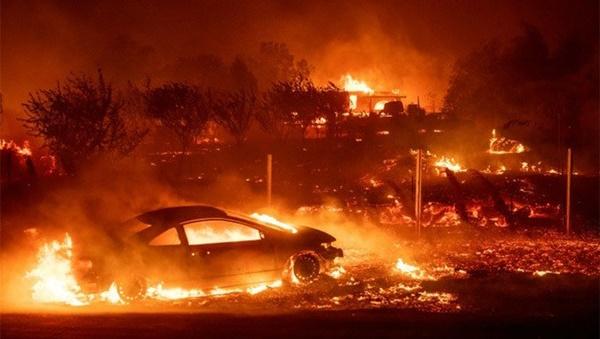 Cháy rừng dữ dội ở Mỹ, 25 người thiệt mạng-1